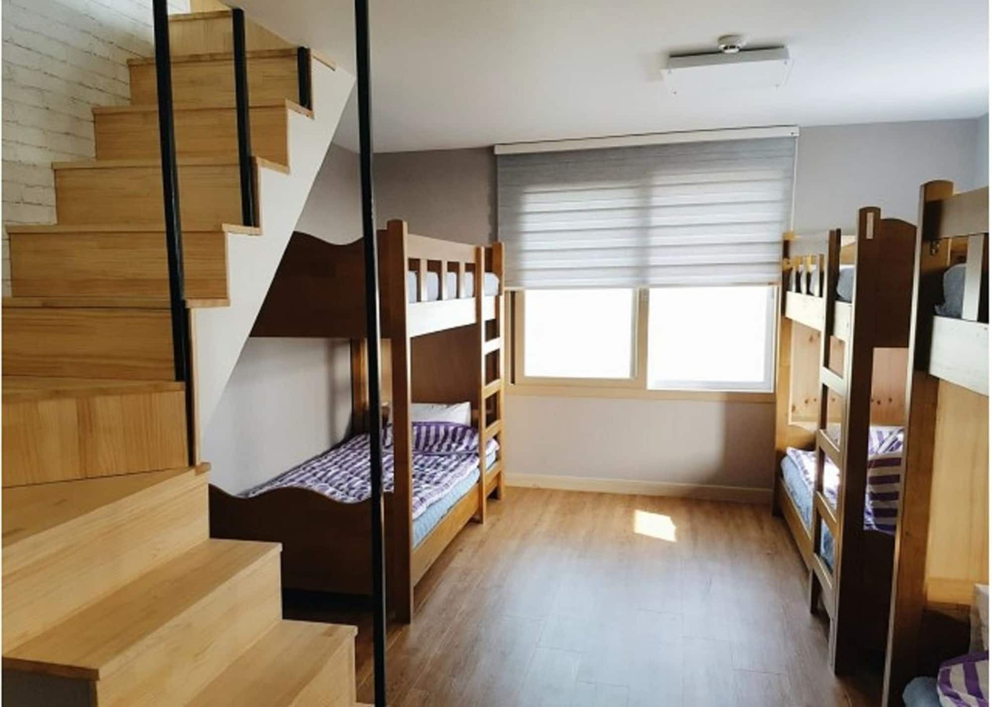 Two Wheels Guest House Seogwipo Esterno foto